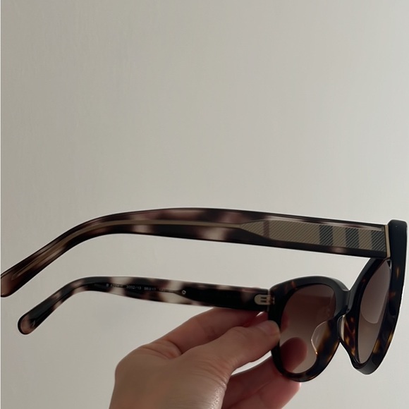 Burberry sunglasses - Picture 4 of 8